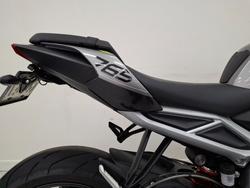 2024 Triumph STREET TRIPLE R SILVER ICE