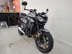 2024 Triumph STREET TRIPLE R SILVER ICE