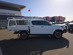 2022 Toyota Hilux 4x4 2.8L DSL D/C 6AT SR Glacier White