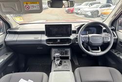 2025 Toyota Hilux SR5 48V