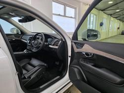 2022 Volvo XC90 B6 Inscription