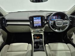 2022 Volvo XC40 Plus B4 MY23 Silver Dawn