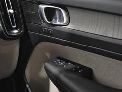 2022 Volvo XC40 Plus B4 MY23 Silver Dawn