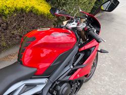 2015 Triumph DAYTONA 675 Red
