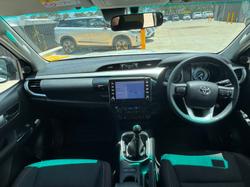 2022 Toyota Hilux SR5