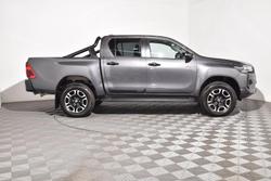2024 Toyota Hilux SR5 48V