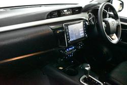 2024 Toyota Hilux SR5 48V