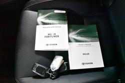 2024 Toyota Hilux SR5 48V