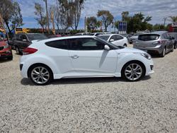 2017 Hyundai Veloster SR Turbo FS5 Series II White Crystal