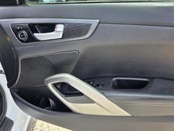 2017 Hyundai Veloster SR Turbo FS5 Series II White Crystal