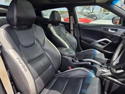 2017 Hyundai Veloster SR Turbo FS5 Series II White Crystal