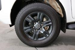 2025 Toyota Hilux SR