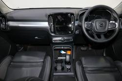 2021 Volvo XC40 T4 Momentum
