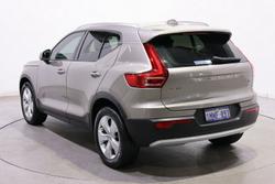 2021 Volvo XC40 T4 Momentum