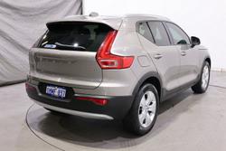 2021 Volvo XC40 T4 Momentum