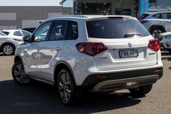 2024 Suzuki Vitara Shadow