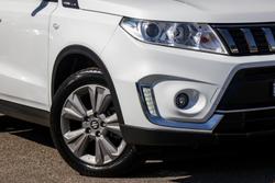 2024 Suzuki Vitara Shadow