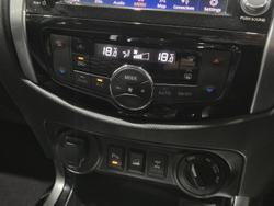 2022 Nissan Navara ST-X