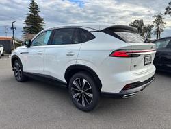 2025 MG HS Essence AS33 MY25 Pearl White