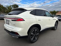 2025 MG HS Essence AS33 MY25 Pearl White