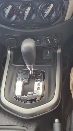 2021 Nissan Navara SL