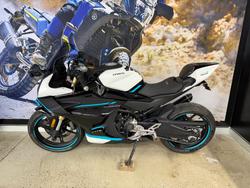 2023 CFMOTO 450 SR ABS WHITE