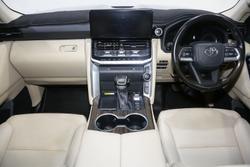 2024 Toyota Landcruiser VX