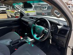 2021 Toyota Hilux HILUX 4x4 2.8L DSL D/C/C 6AT SR 2L71010 001 Glacier White