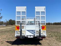 2010 Mitsubishi Fighter FM67FM 10.0