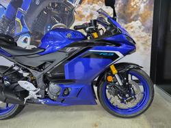 2025 Yamaha YZF-R3 BLUE