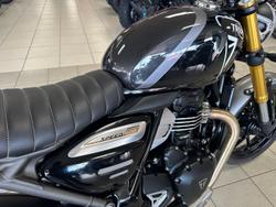 2025 Triumph Speed 400 Speed Four Black