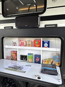 2025 Wonderland RV Solara Composite 18'06