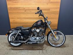 Harley-Davidson XL1200V Seventy-TWO