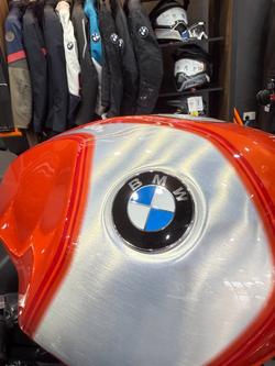 2025 BMW Motorrad 2025 BMW 1170CC R12 S Lava orange metallic. (07-07)