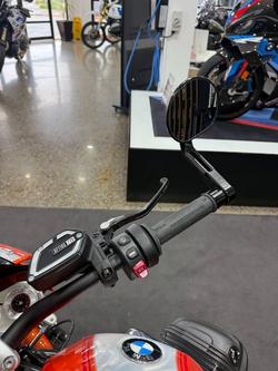 2025 BMW Motorrad R 12 S Lava orange metallic. (07-07)