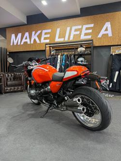 2025 BMW Motorrad 2025 BMW 1170CC R12 S Lava orange metallic. (07-07)