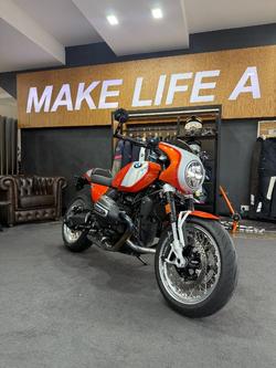 2025 BMW Motorrad 2025 BMW 1170CC R12 S Lava orange metallic. (07-07)