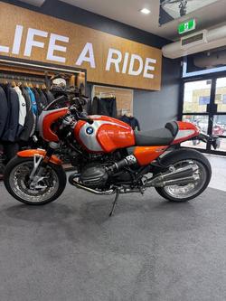 2025 BMW Motorrad 2025 BMW 1170CC R12 S Lava orange metallic. (07-07)
