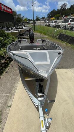 2026 QUINTREX 440 Busta