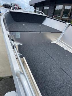 2026 QUINTREX 440 Busta