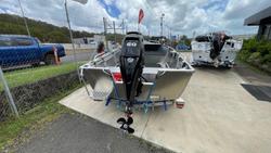 2026 QUINTREX 440 Busta