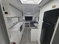 2025 New Age Caravans Manta Ray Mr19er Expedition