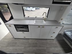 2025 New Age Caravans Manta Ray Mr19er Expedition