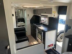 2014 Traveller Graceland 21'6''