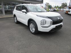 2025 Mitsubishi Outlander ES
