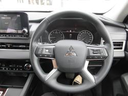2025 Mitsubishi Outlander ES