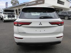 2025 Mitsubishi Outlander ES