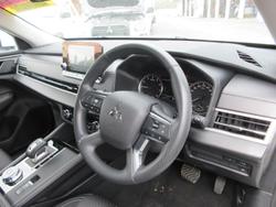 2025 Mitsubishi Outlander ES