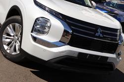 2025 Mitsubishi Outlander ES