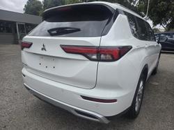 2024 Mitsubishi Outlander LS